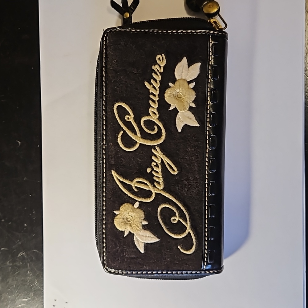 Juicy Couture clutch wallet